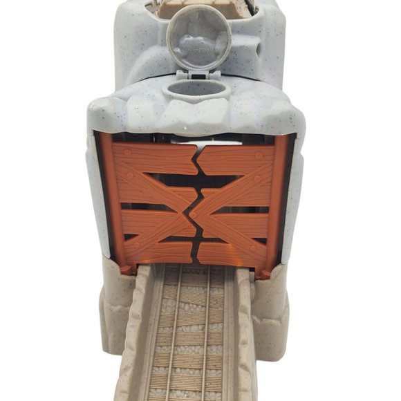 Thomas the Tank Trackmaster Castle Quest‎ Tower 2012 Includes Both Pieces Used - Picture 6 of 6